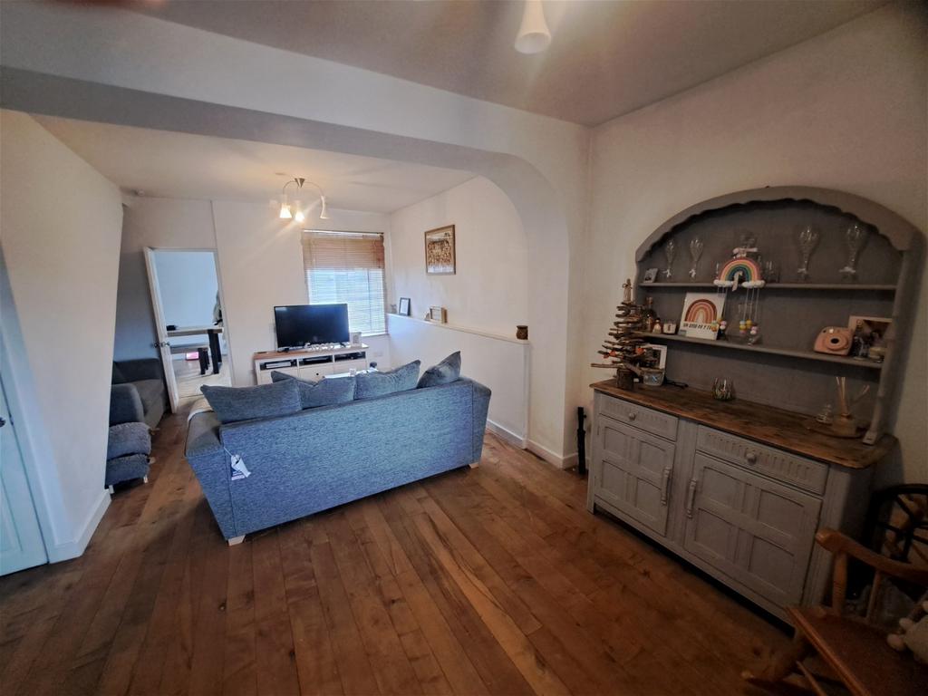 Heol Y Gors, Cwmgors, Ammanford, SA18 3 bed semidetached house £169,950