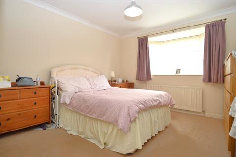 2 bedroom bungalow for sale - Brandon Park, Bradmore, Wolverhampton, West Midlands, WV3