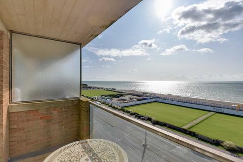 2 bedroom flat to rent, Fairlawns, Hove