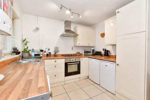 3 bedroom townhouse for sale - Silver Spring Close, Erith, Kent