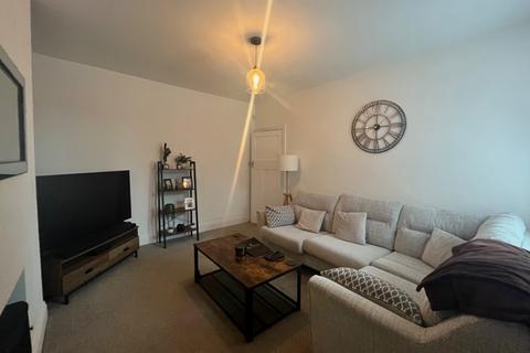 2 bedroom ground floor flat to rent, Hepscott Terrace, South Shields