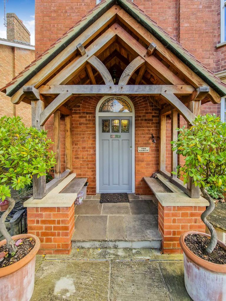 Gretton Road, Cheltenham, Gloucestershire 4 bed detached