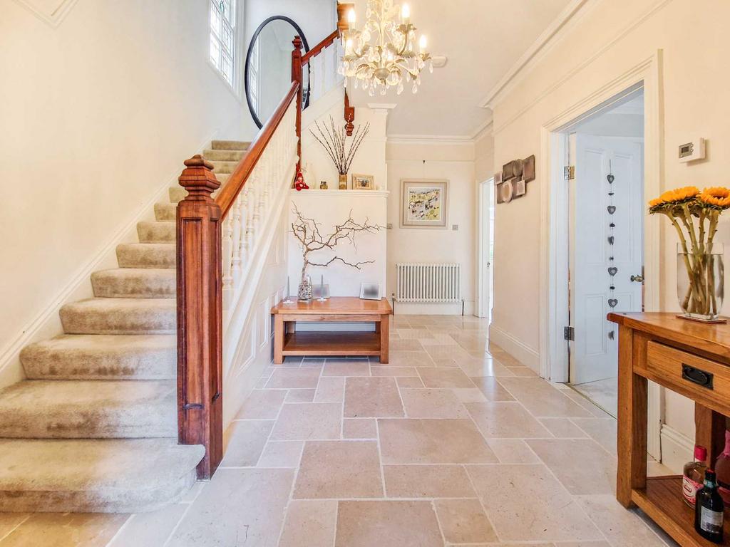 Gretton Road, Cheltenham, Gloucestershire 4 bed detached