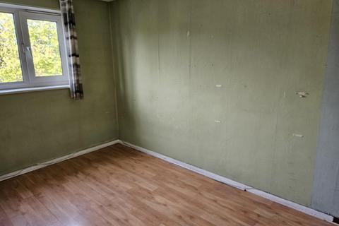 14b Exning Road, London, E16 4NA