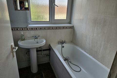 14b Exning Road, London, E16 4NA