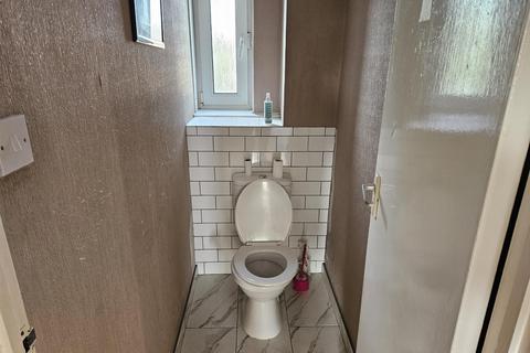 14b Exning Road, London, E16 4NA