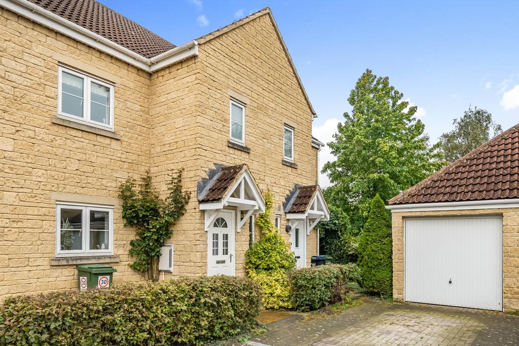Malmesbury, Wiltshire, SN16 4 bed semidetached house for sale