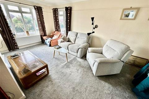3 bedroom flat for sale, Goring Road, Goring By Sea, West Sussex, BN12 4PH
