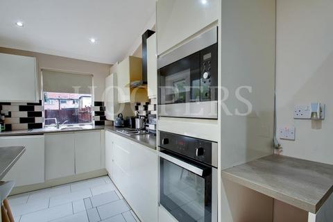 144 Review Road, London, NW2 7BD