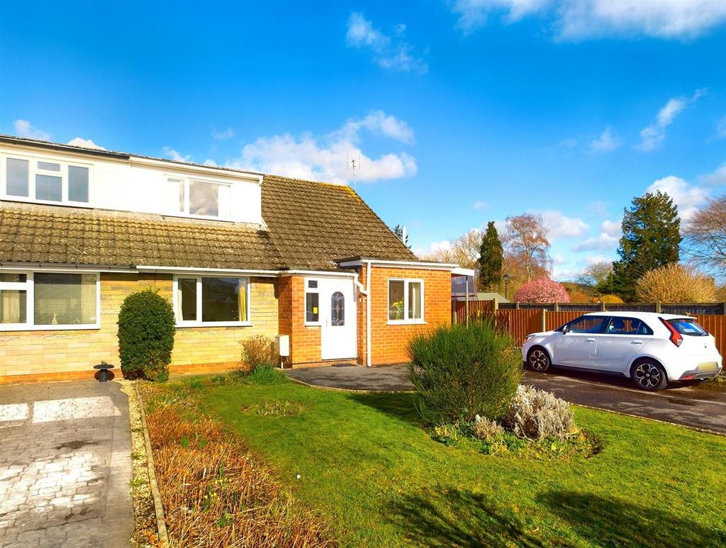 Wyndham Drive, CefnYBedd, Wrexham 3 bed semidetached house for sale