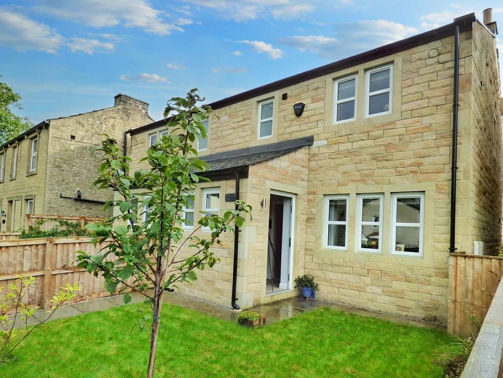 Skipton Road, Steeton. 3 bed semidetached house for sale £295,000