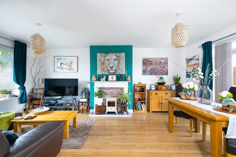 30 Brangwyn Grove, Bristol, BS7 9UB