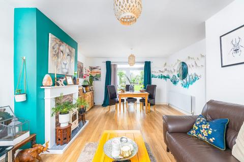 30 Brangwyn Grove, Bristol, BS7 9UB