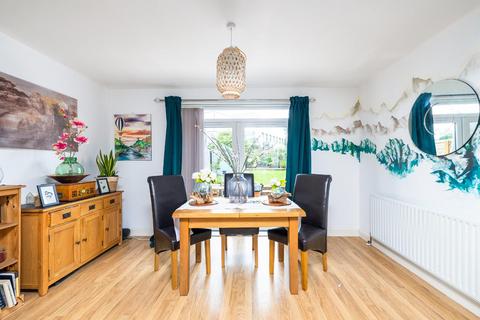 30 Brangwyn Grove, Bristol, BS7 9UB