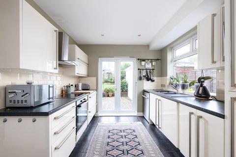 30 Brangwyn Grove, Bristol, BS7 9UB