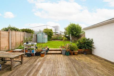 30 Brangwyn Grove, Bristol, BS7 9UB