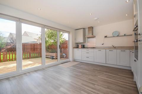 4 bedroom end of terrace house for sale - Mustoe Road, Frenchay, Bristol, BS16 2FZ