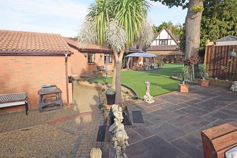4 bedroom detached bungalow for sale, Ryegrass Close, Chatham