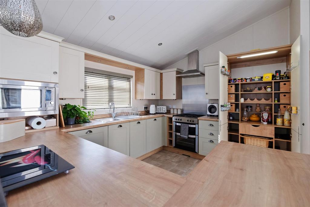 Faversham Road, Seasalter, Whitstable 2 bed park home for sale £115,000