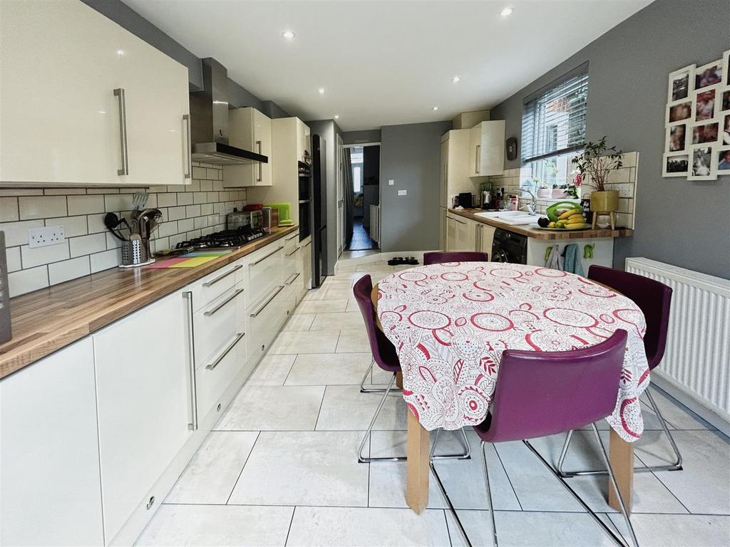 Kitchen/Breakfast Room