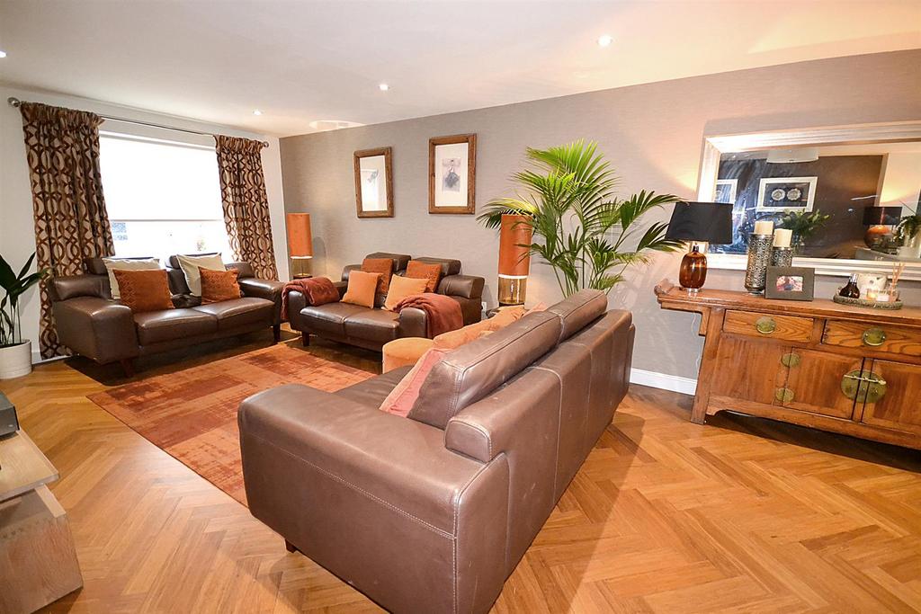 Palmers Court, Southwell 5 bed semidetached house for sale £560,000