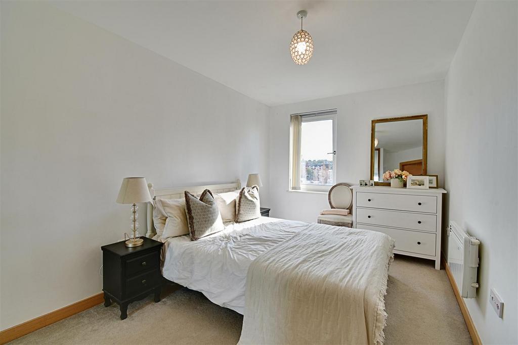 Bedroom 1 1.jpg