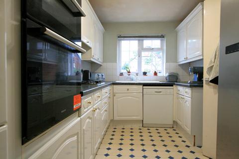6a Lake Avenue, Bromley, BR1 4EN
