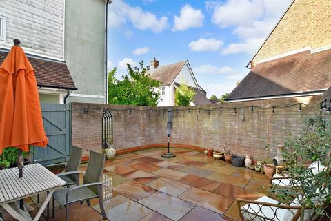 21 Edgar Close, Kings Hill, West Malling, ME19 4JE