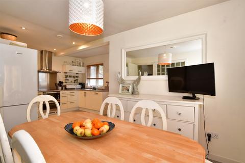 21 Edgar Close, Kings Hill, West Malling, ME19 4JE