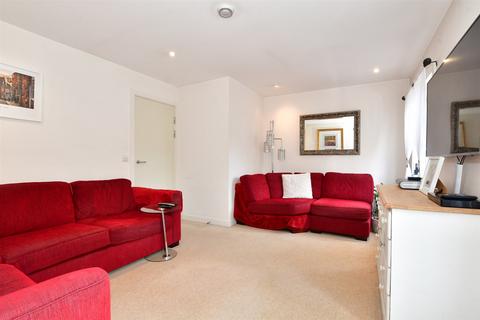 21 Edgar Close, Kings Hill, West Malling, ME19 4JE