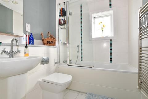 21 Edgar Close, Kings Hill, West Malling, ME19 4JE