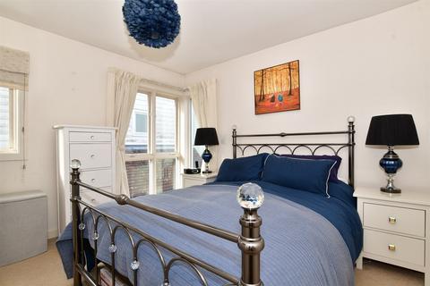 21 Edgar Close, Kings Hill, West Malling, ME19 4JE
