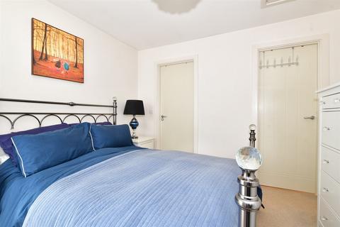 21 Edgar Close, Kings Hill, West Malling, ME19 4JE