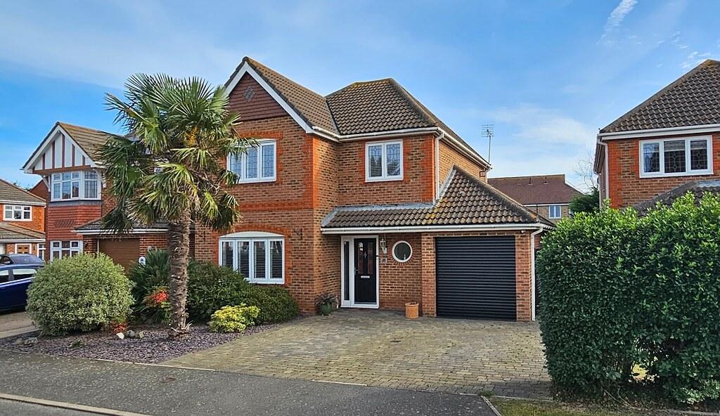 Fulmar Way, Herne Bay, CT6 6LF 4 bed detached house for sale £490,000