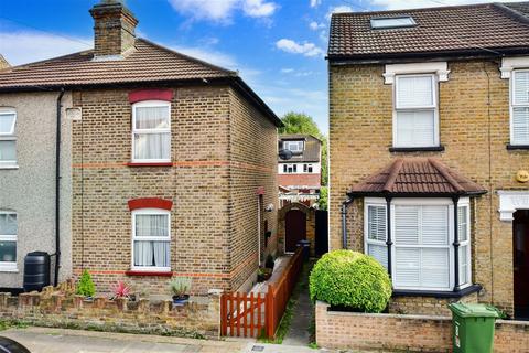 3 bedroom semi-detached house for sale - Claremont Road, Hornchurch, Essex