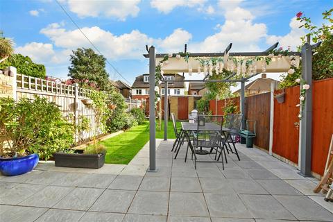 10 Claremont Road, Hornchurch, RM11 1BZ