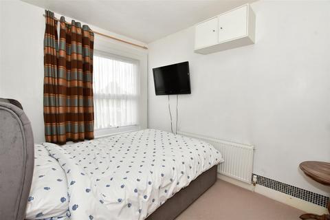 10 Claremont Road, Hornchurch, RM11 1BZ