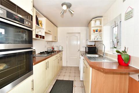10 Claremont Road, Hornchurch, RM11 1BZ