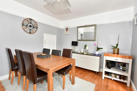 10 Claremont Road, Hornchurch, RM11 1BZ