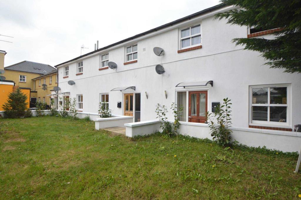 ADDLESTONE 1 bed apartment to rent £925 pcm (£213 pw)