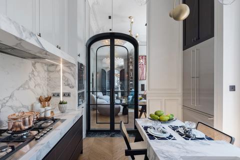 2 bedroom flat for sale, Queen's Gate, South Kensington, London