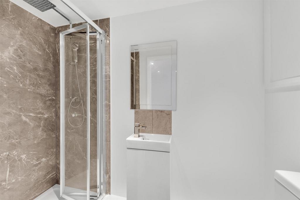 SHOWER ROOM.jpg