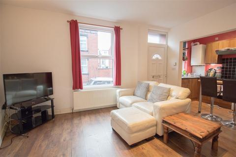 4 bedroom terraced house to rent, Thornville View, Hyde Park, Leeds, LS6 1JP