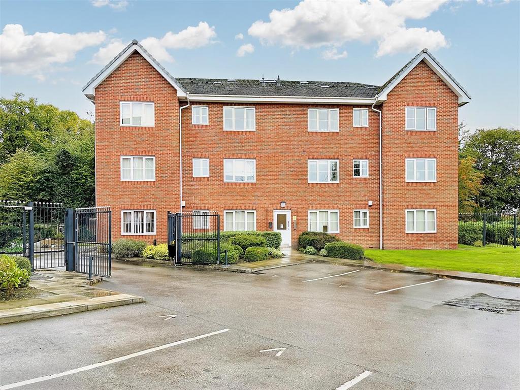Gipsey Moth Close, Timperley, Altrincham 2 bed apartment £170,000