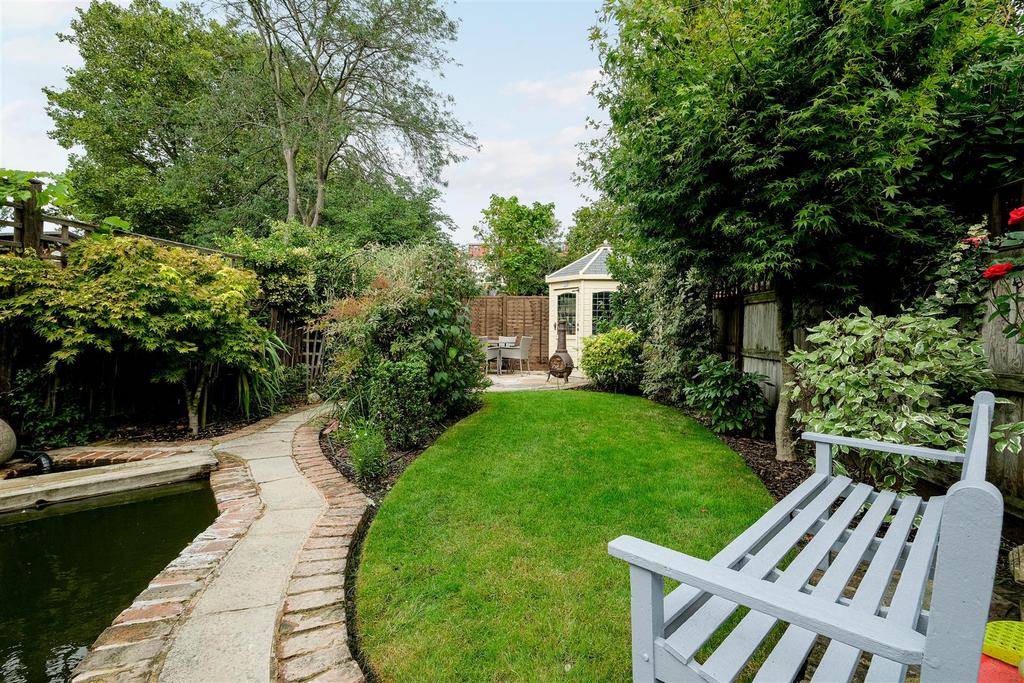 Arundel Drive, Woodford Green 4 bed house for sale £875,000