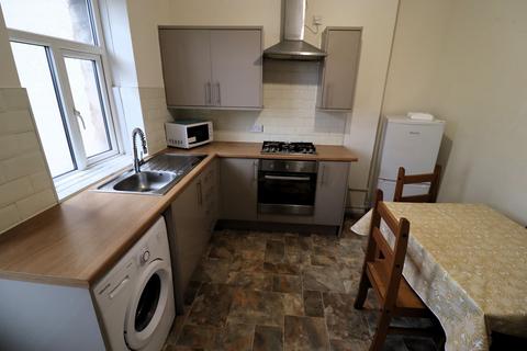 2 bedroom terraced house to rent, Haslingden Road, Blackburn, BB2