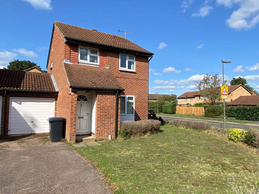 GOLDSWORTH PARK 3 bed link detached house for sale £475,000
