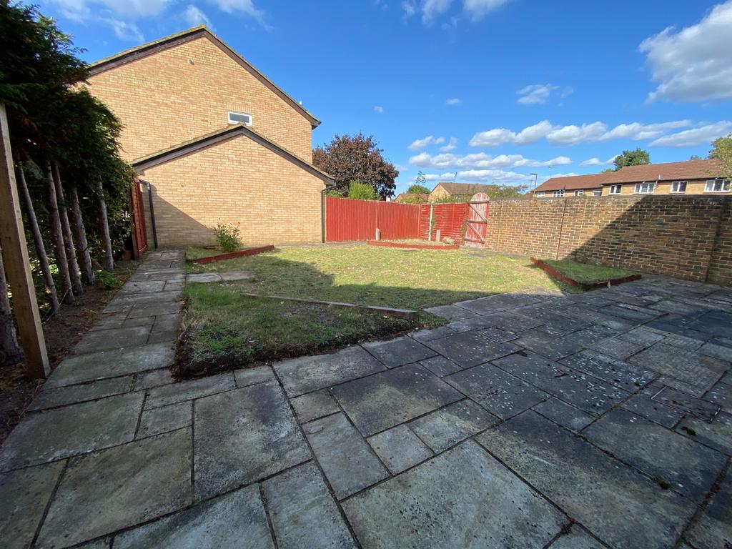 GOLDSWORTH PARK 3 bed link detached house for sale £475,000
