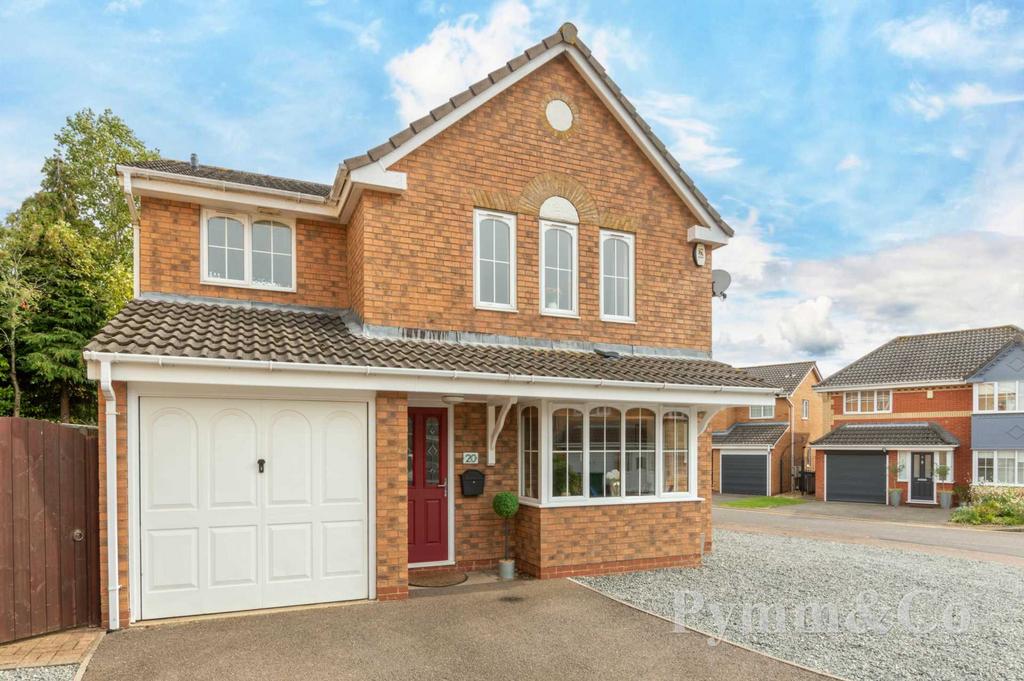 Dragoon Close, Norwich NR7 4 bed detached house for sale £425,000