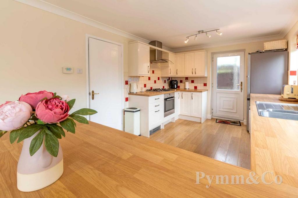 Dragoon Close, Norwich NR7 4 bed detached house for sale £425,000
